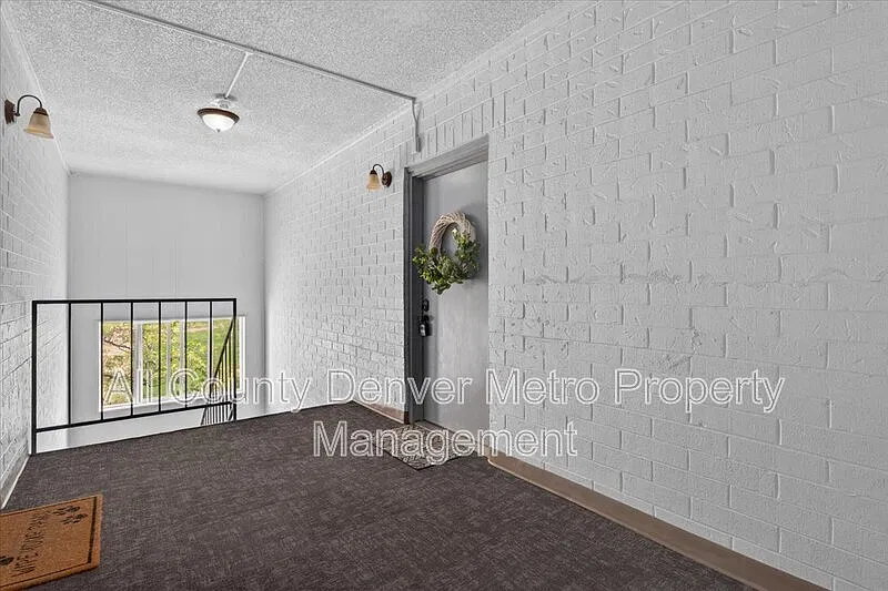 3 bed, 2.0 bath, 1050 sqft, $2,335 — Photo 4