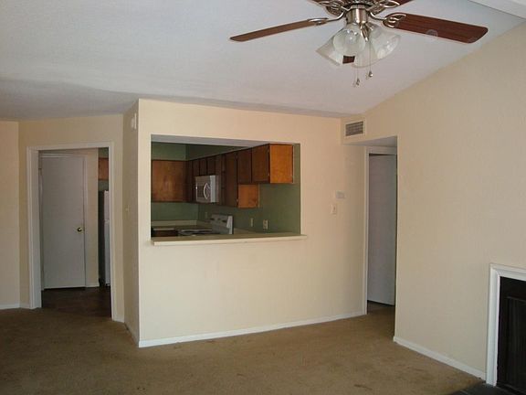 2Bed -1.5Bath Living Room to Kitchen