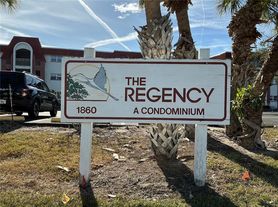 1860 Massachusetts Ave NE, Saint Petersburg, FL