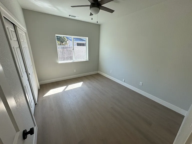 1702 N Funston Ave — Photo 13