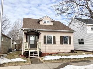 913 Adams St, La Crosse, WI 54601