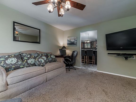 4th image of 1707 E Hamilton Dr