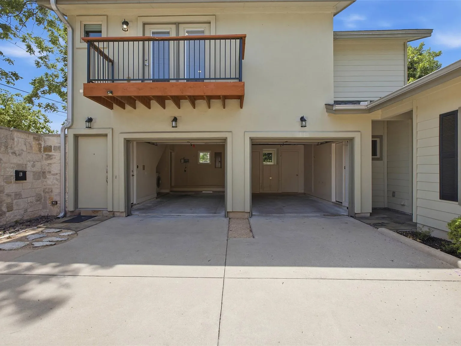 3 bed, 2.0 bath, 1434 sqft, $3,700 — Photo 4