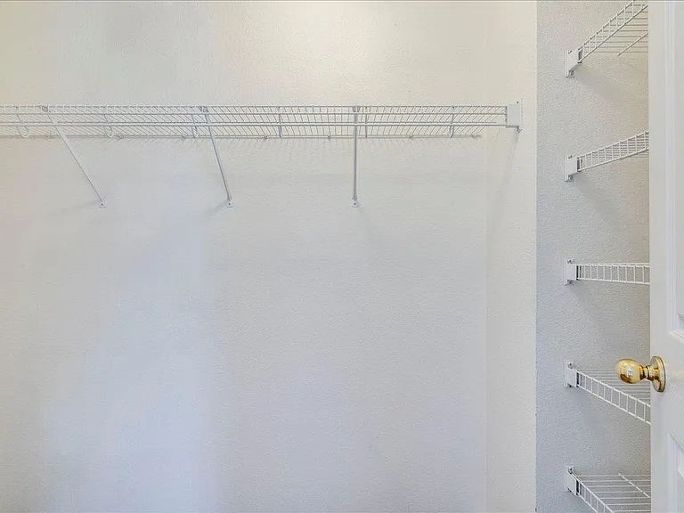 140 Schmidt — Photo 22