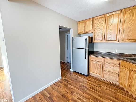 3rd image of 509 3rd St NE