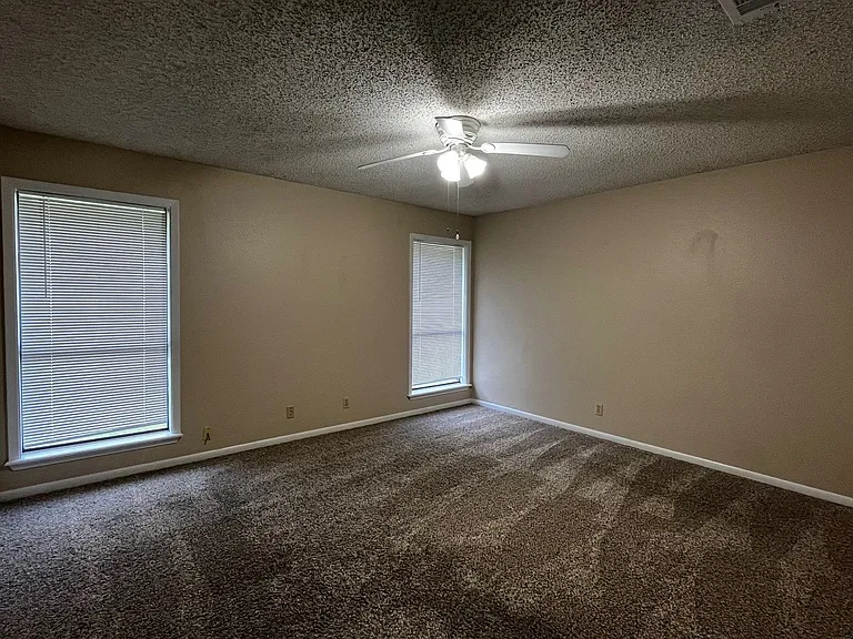 211 Taos Dr — Photo 7