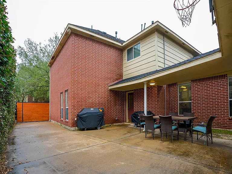 8915 Wallington Dr — Photo 30