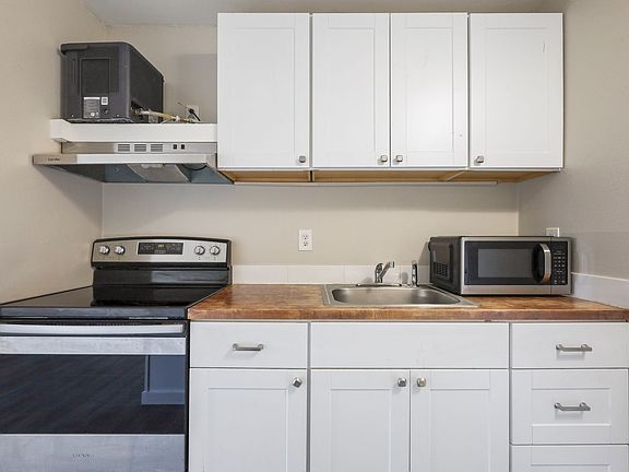 3rd image of 8104 SE Raymond St #11