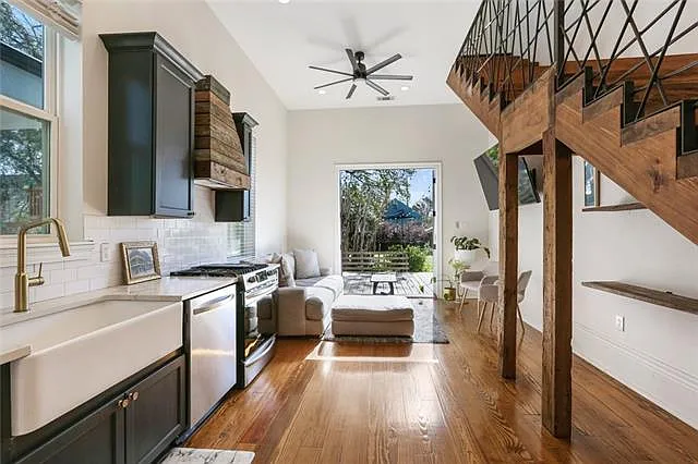 1 bed, 1.5 bath, 1000 sqft, $2,200 — Photo 3