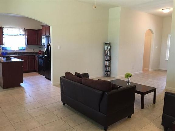 4th image of 1821 Mesquite Ln