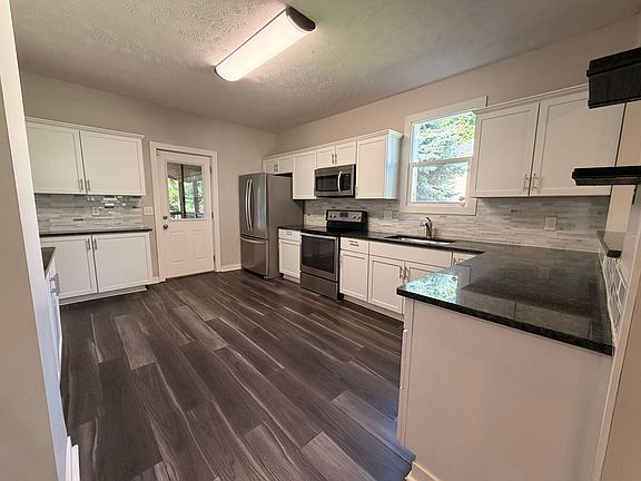 4th image of 3627 Spring St