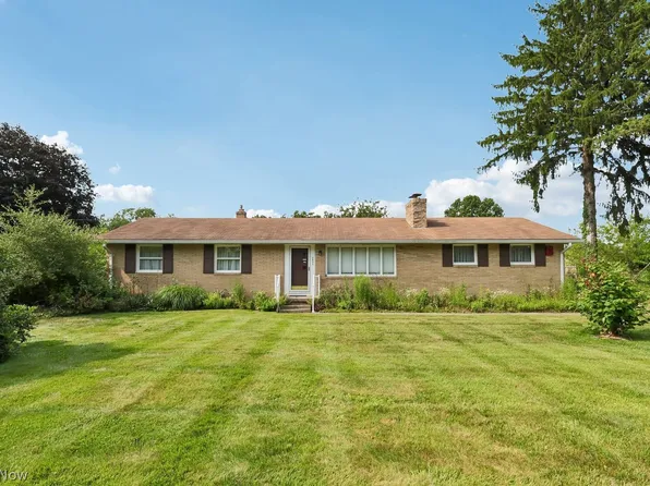 3831 Hugh St NW, Uniontown, OH 44685