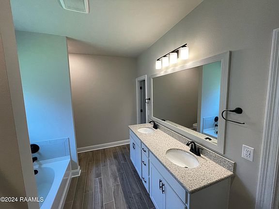 5th image of 102 Wild Cherry Ln