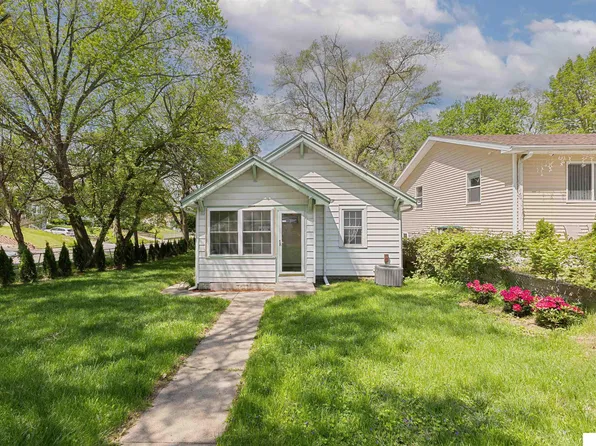 2004 N 64th St, Omaha, NE 68104
