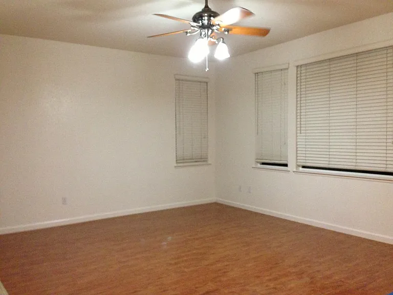 213 Camross Ct — Photo 5