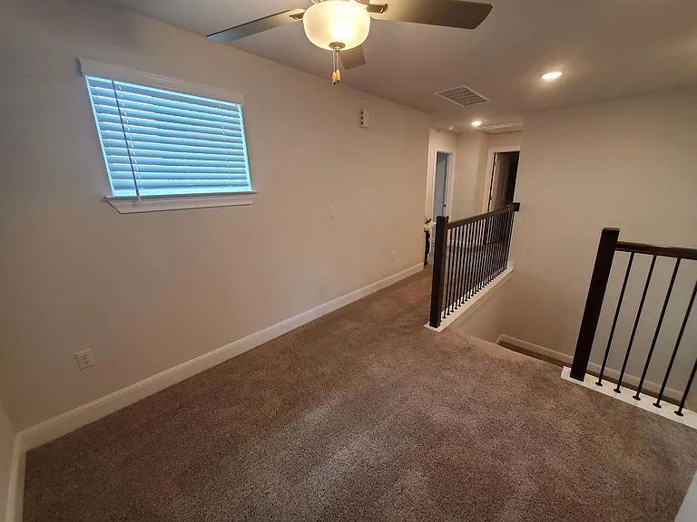 15610 Ellinger Dr — Photo 10