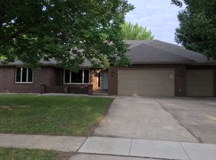 908 58th St, West Des Moines, IA 50266