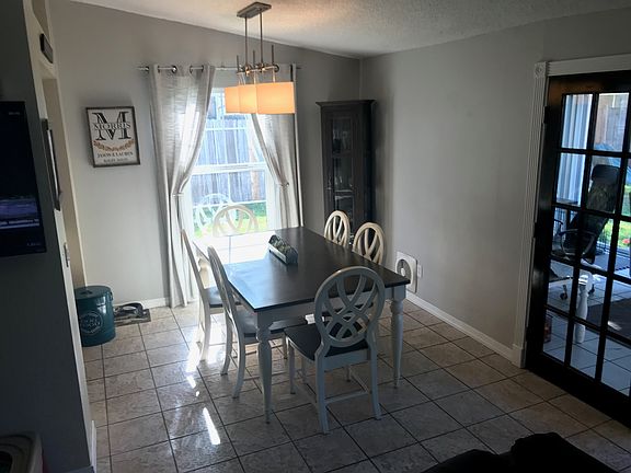 3rd image of 1250 Holly Cir