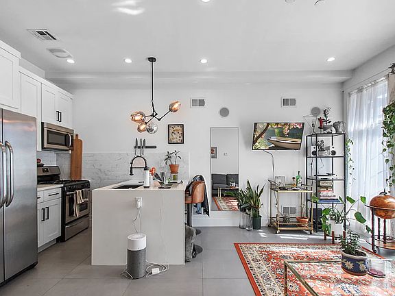 2nd image of 1161 Myrtle Ave #2F