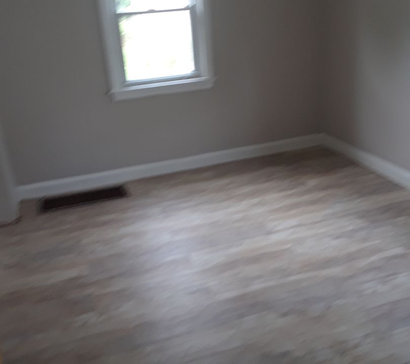 2nd image of 207 W Franklin Ave