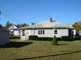 35 Earl Ave, Riverside, RI 02915