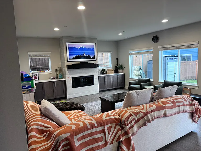 Very large living room, primary area to hang out