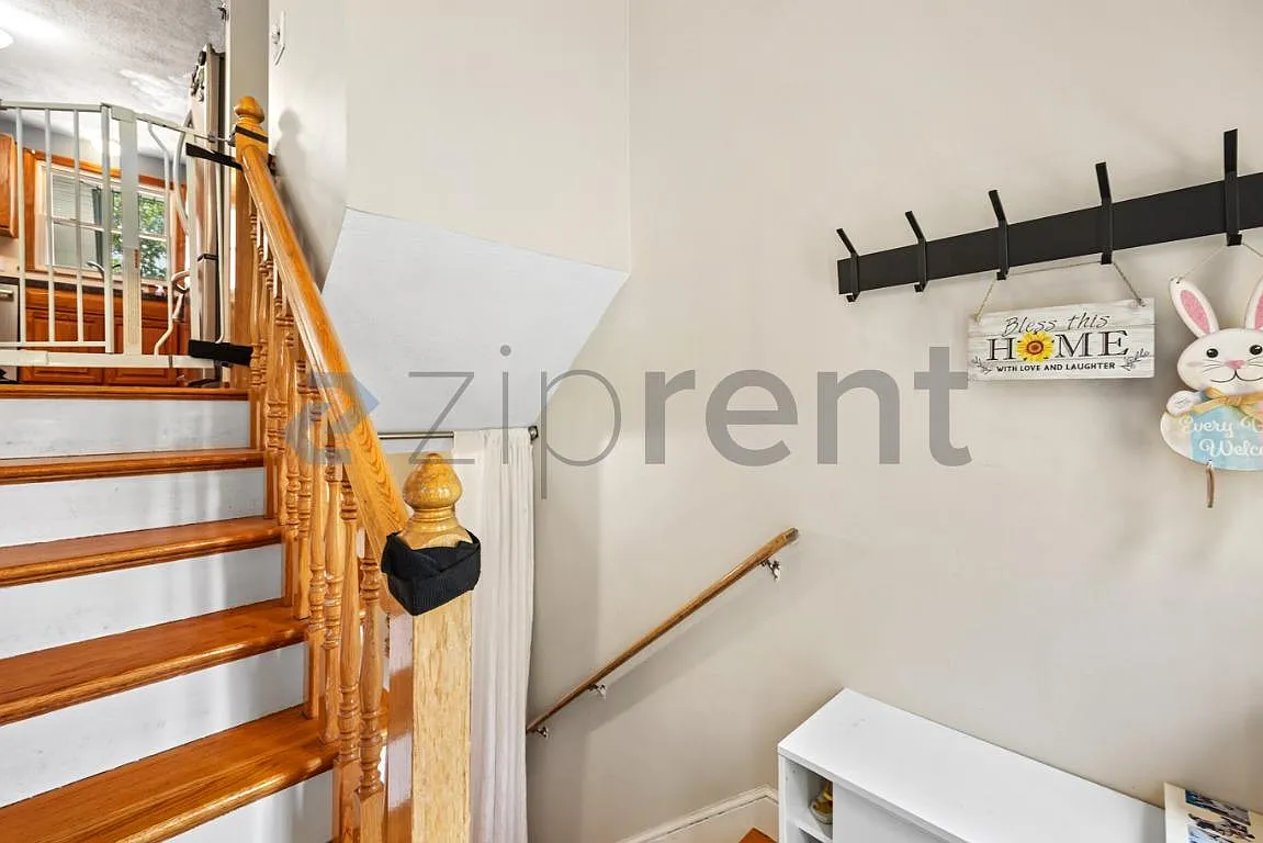 4 bed, 2001 sqft, $4,590 — Photo 3