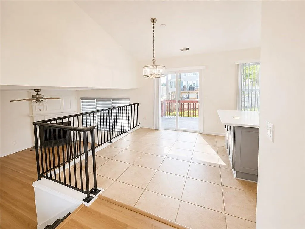 3 bed, 2.5 bath, 1536 sqft, $2,295 — Photo 3