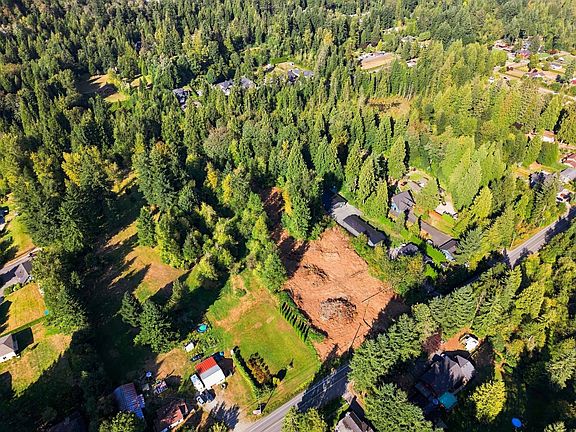 2nd image of 33181 Dewdney Trunk Rd