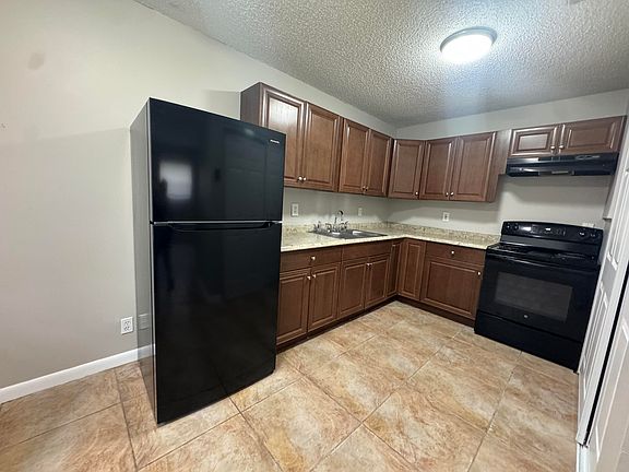 2nd image of 412 21st St #412