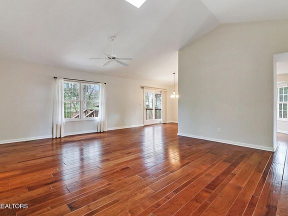 2nd image of 13 Leyden Ct