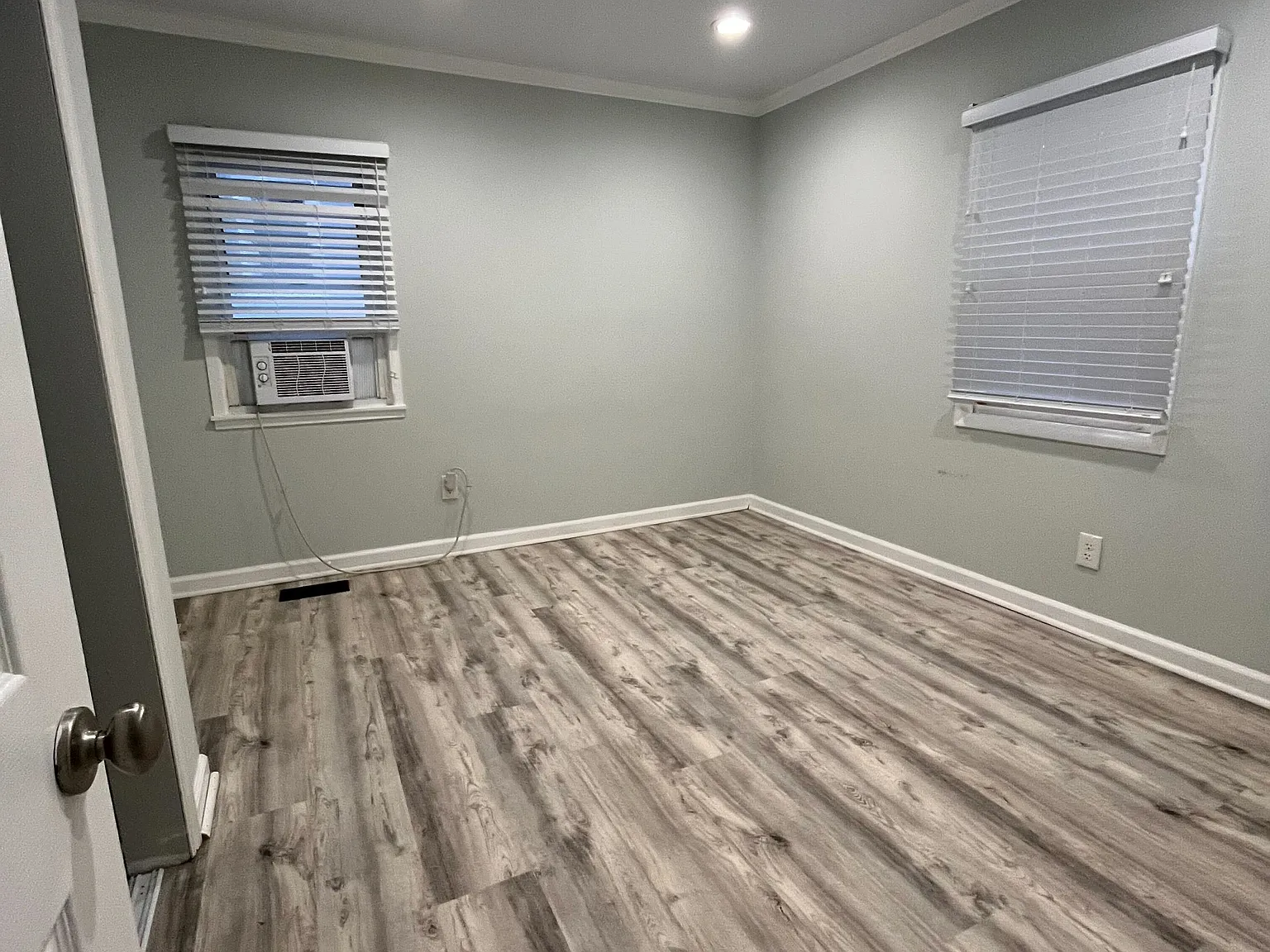 2 bed, 650 sqft, $2,400 — Photo 2
