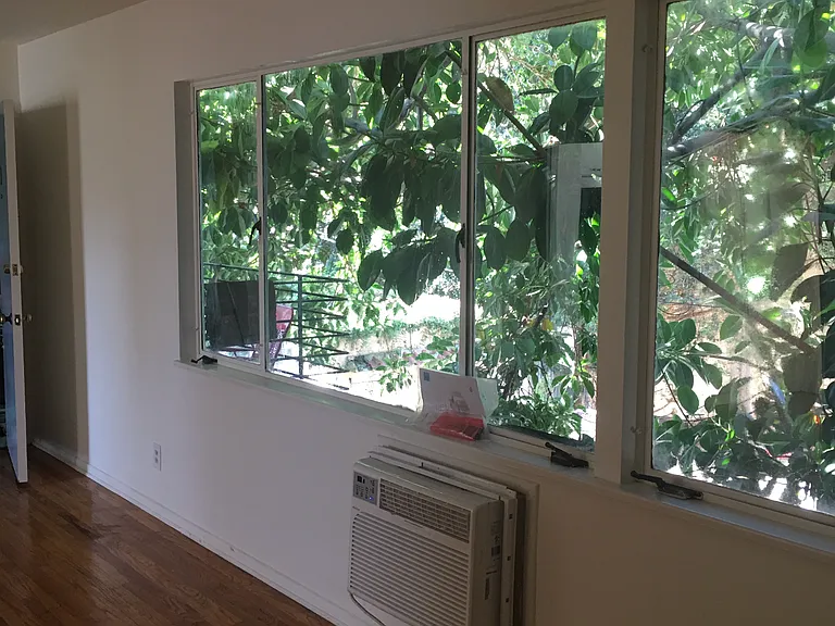 1479 N Havenhurst Dr #2 — Photo 10