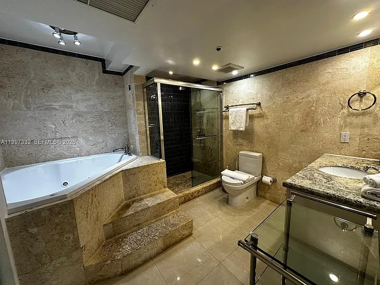 5225 Collins Ave #614 — Photo 7