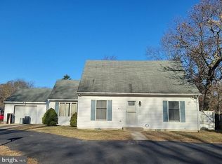 81 E Buttonwood Ave, Pine Hill, NJ 08021
