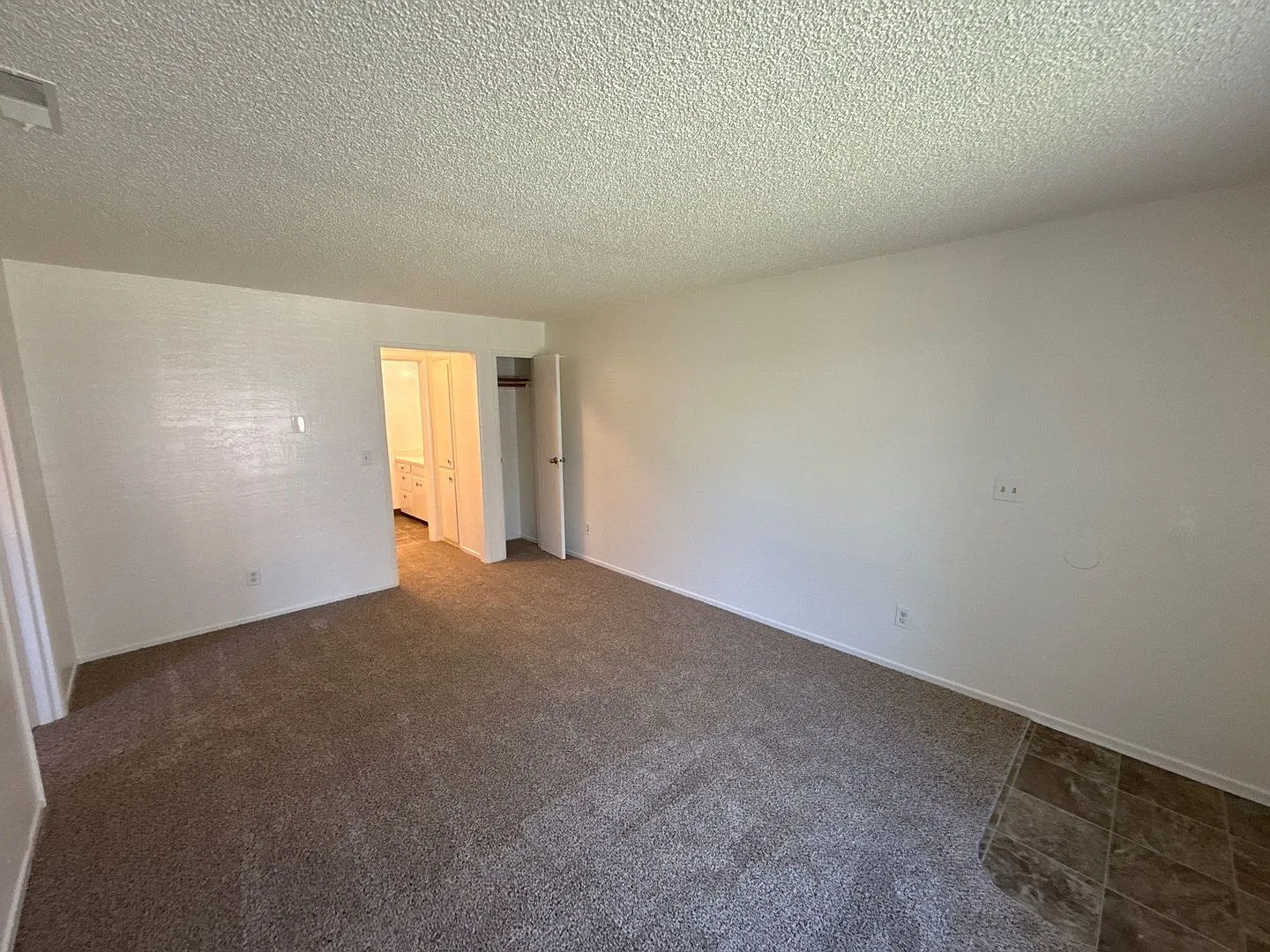 1 bed, 1.0 bath, 590 sqft, $1,045 — Photo 4