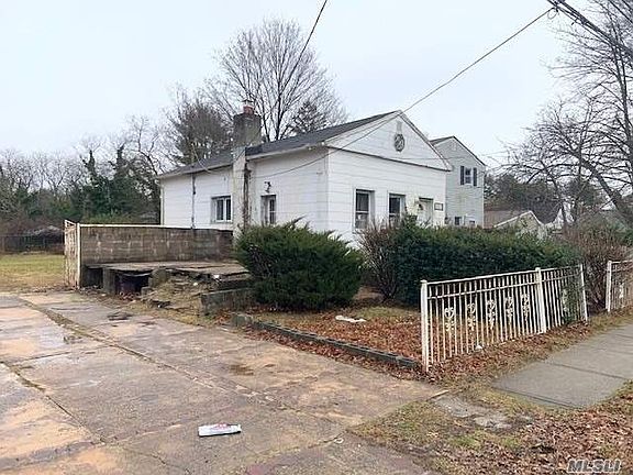 2nd image of 95 Split Cedar Dr