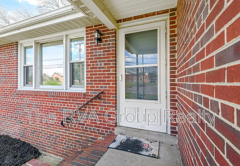 2201 Lydell Dr — Photo 4