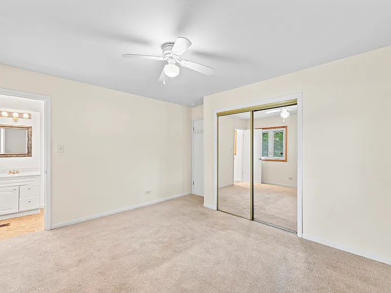 109 Landmeier Rd — Photo 15