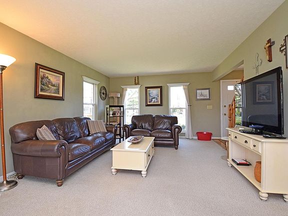 2nd image of 9503 Fox Run Dr
