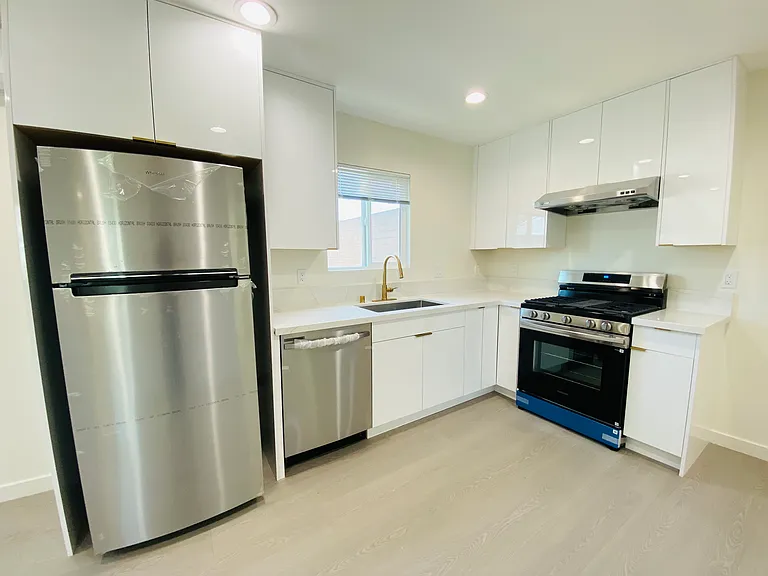 331 1/2 N Bushnell Ave — Photo 4