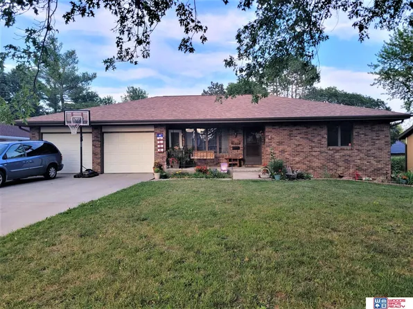 1244 N 2nd St, Seward, NE 68434