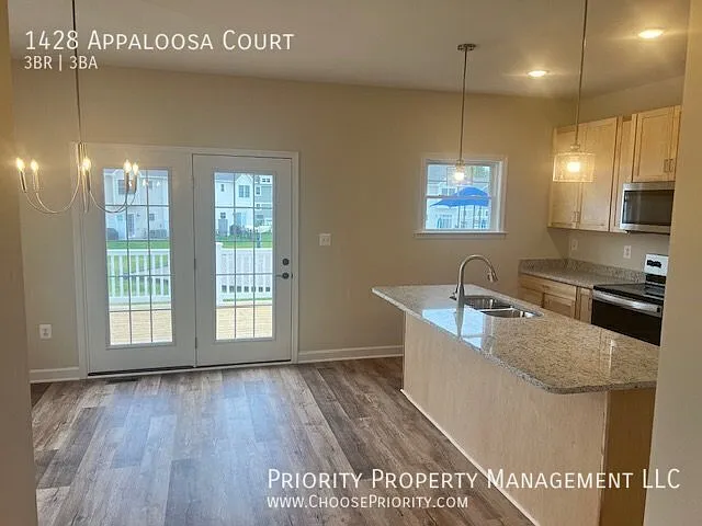 3-Bedroom Townhouse Harrisonburg, VA — Photo 3