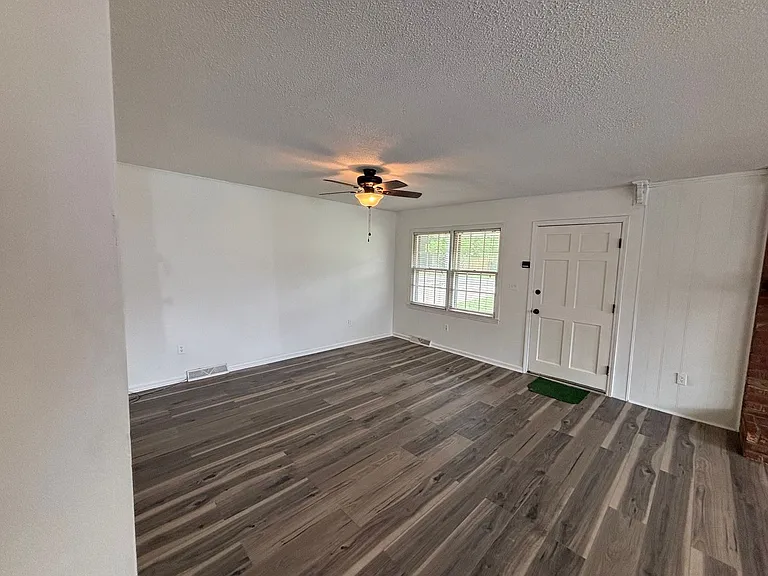 801 Bethpage Rd — Photo 2