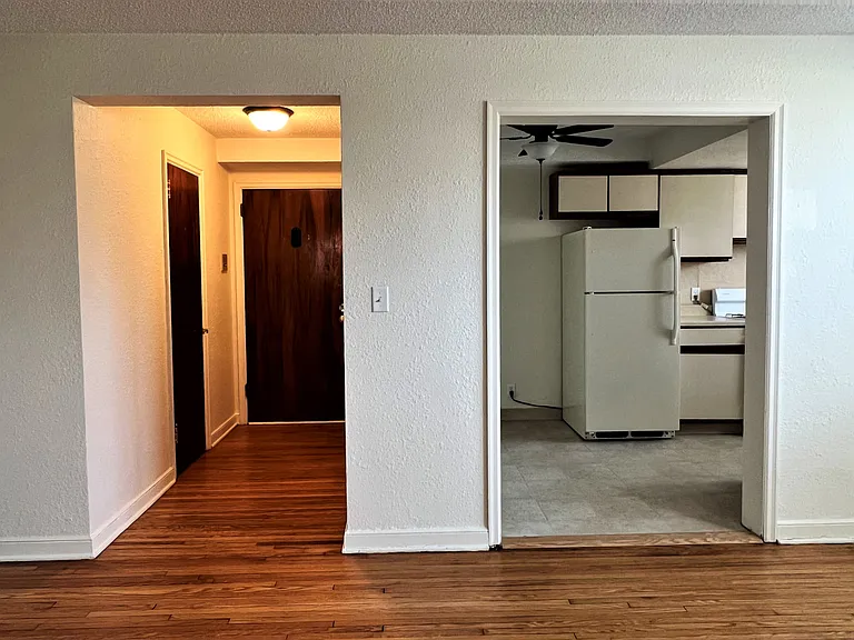 Village Apts (1921) — Photo 6