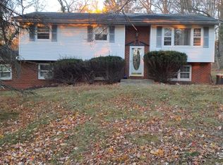 65 Laura Dr, Airmont, NY 10952