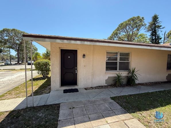 221 NW Jefferson Cir N #18