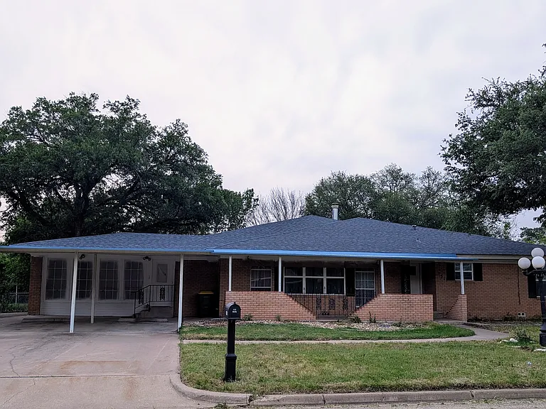 1311 Crestline St — Photo 1