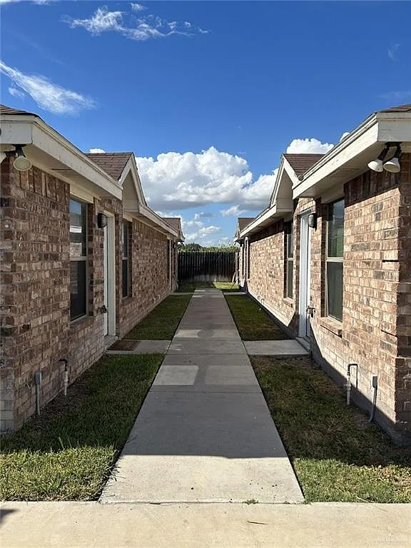 2 bed, 2.0 bath, 3740 sqft, $875 — Photo 2