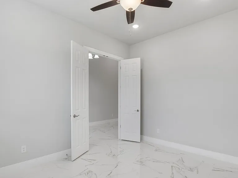 2217 S Peachtree Ct — Photo 6